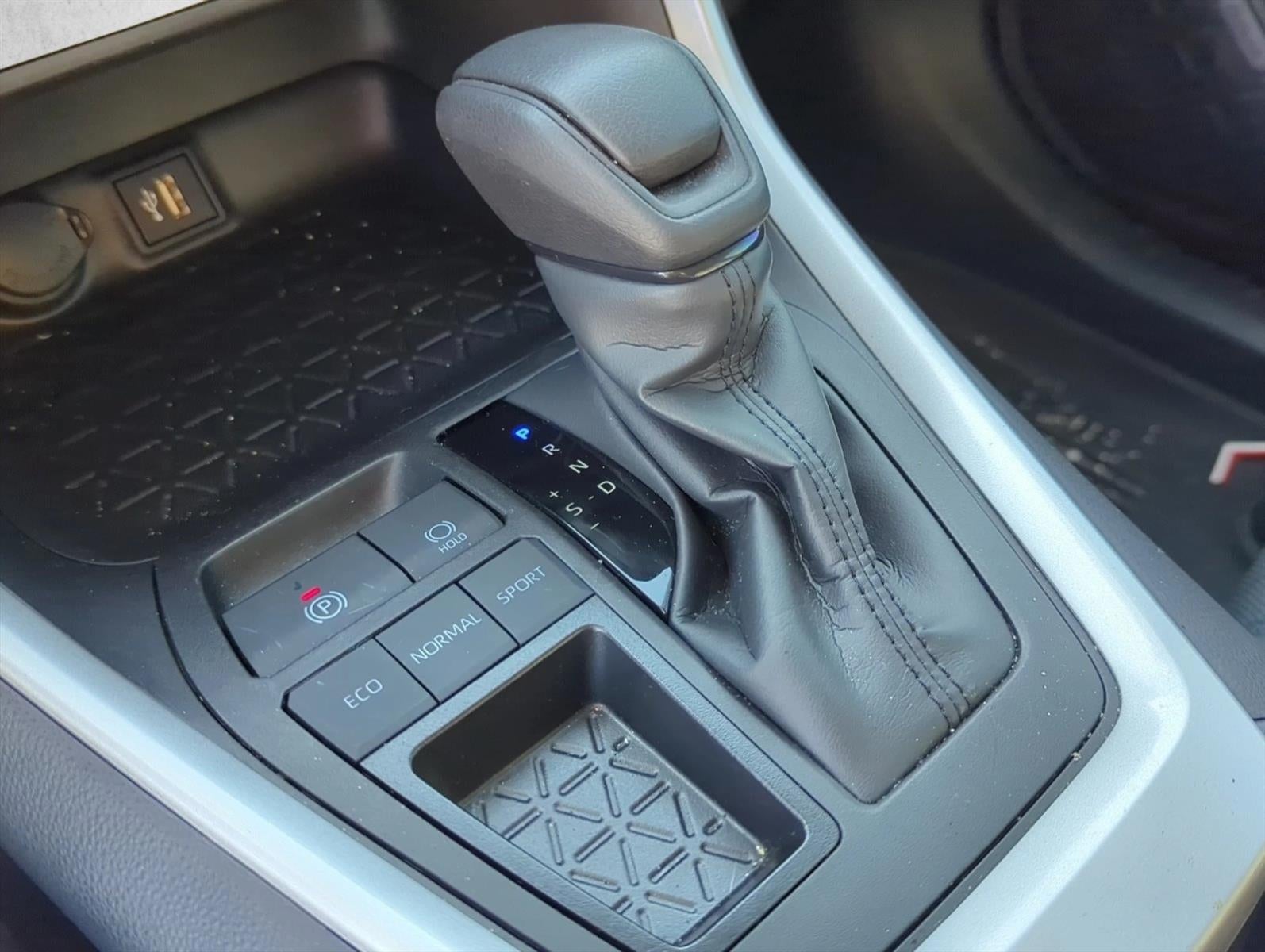 2024 Toyota RAV4 XLE FWD (Natl)