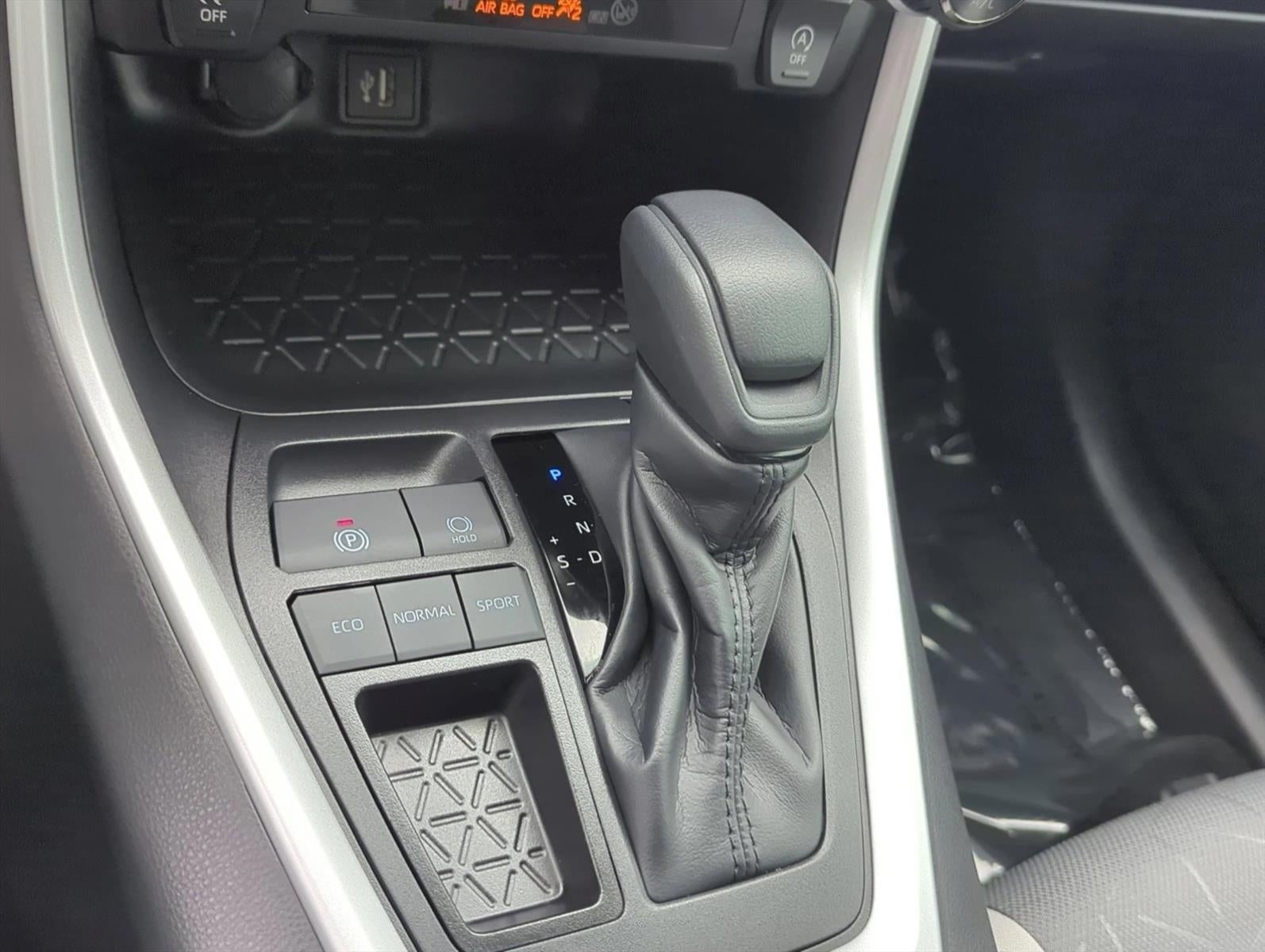 2025 Toyota RAV4 XLE FWD (GS)