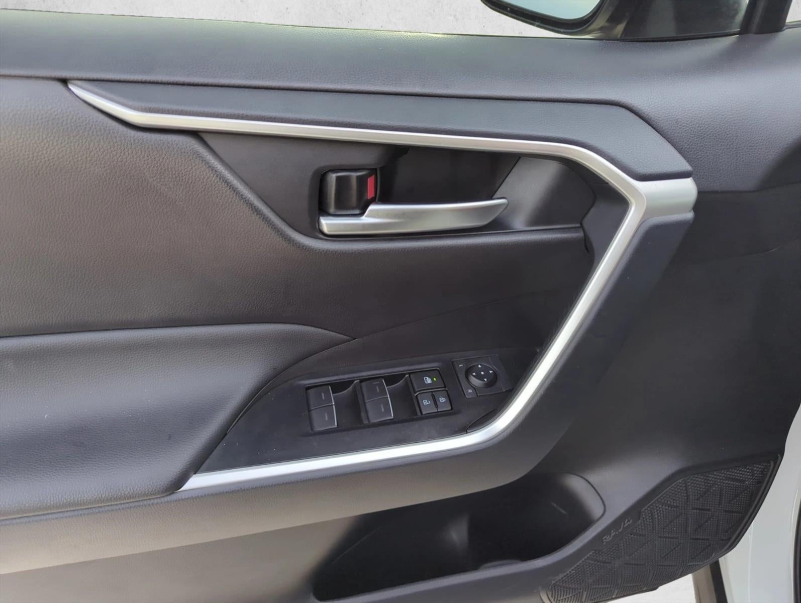 2025 Toyota RAV4 XLE FWD (GS)