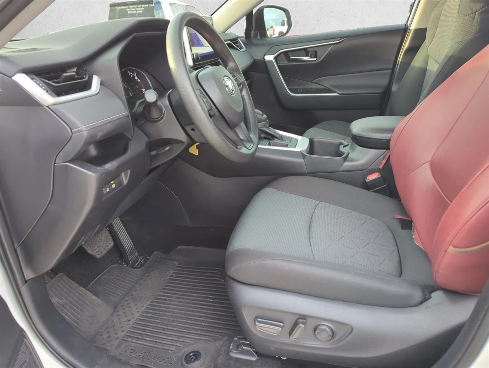 2025 Toyota RAV4 XLE FWD (GS)