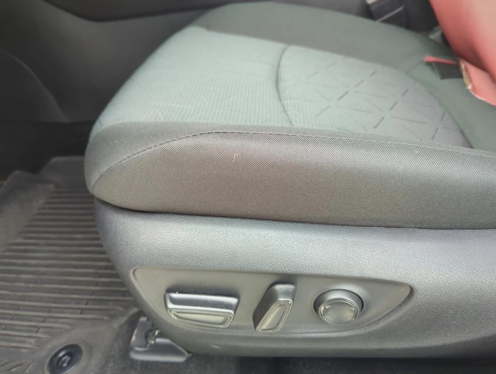 2025 Toyota RAV4 XLE FWD (GS)
