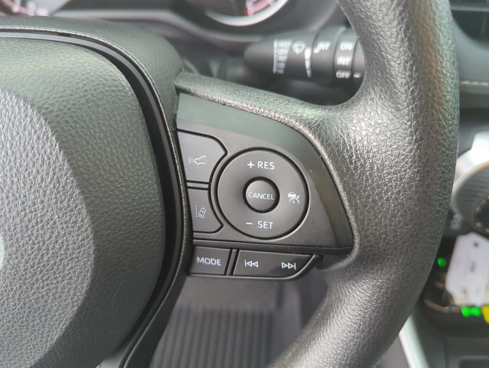 2025 Toyota RAV4 XLE FWD (GS)