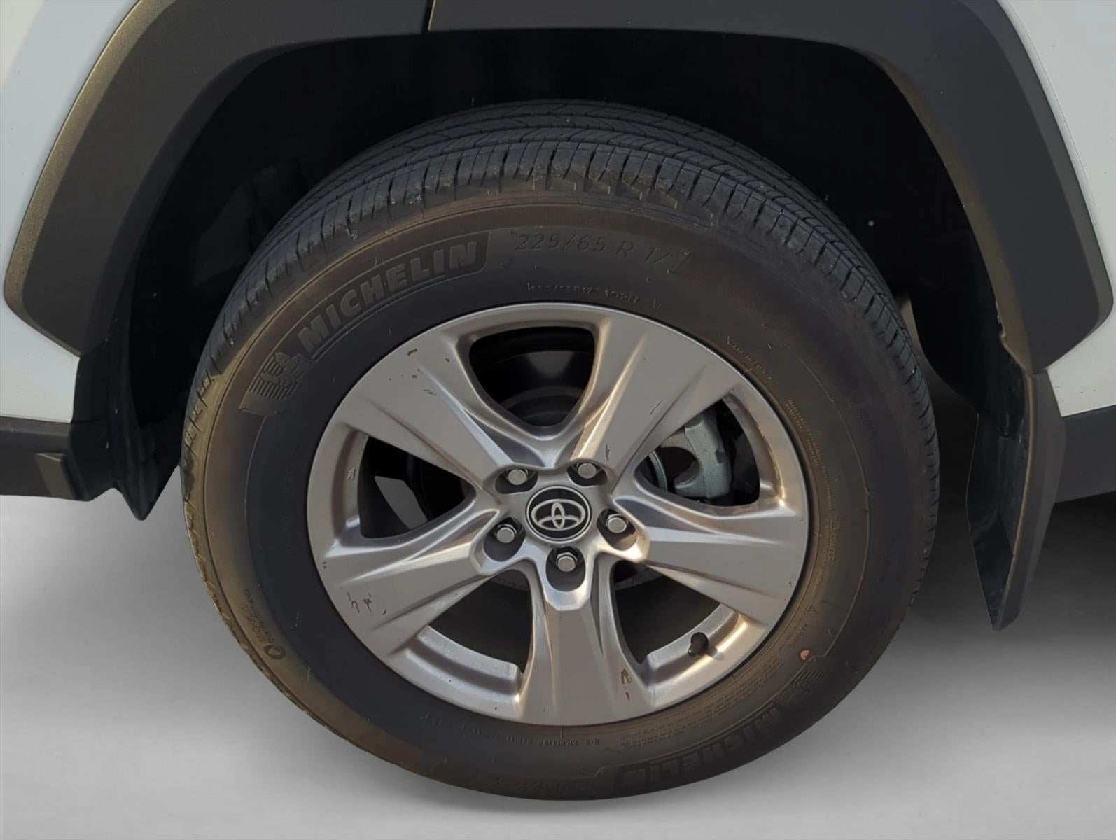2025 Toyota RAV4 XLE FWD (GS)