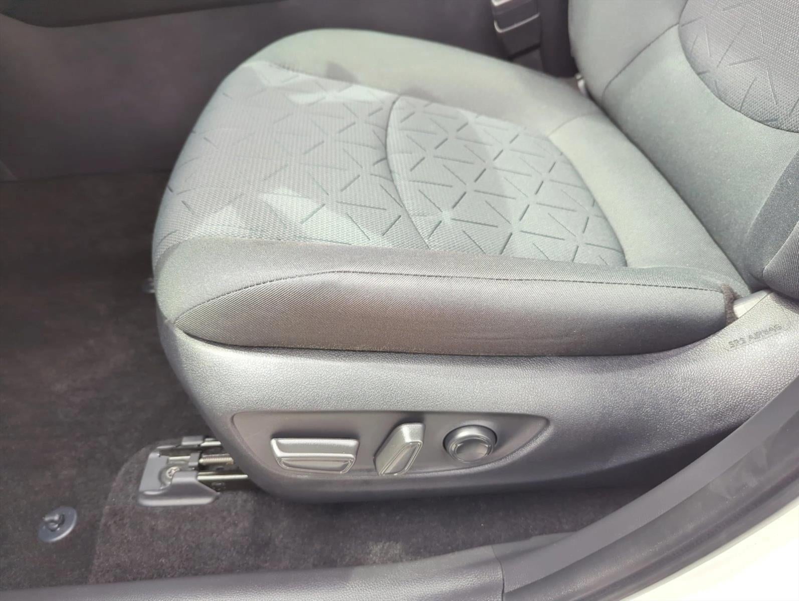 2025 Toyota RAV4 XLE FWD (GS)