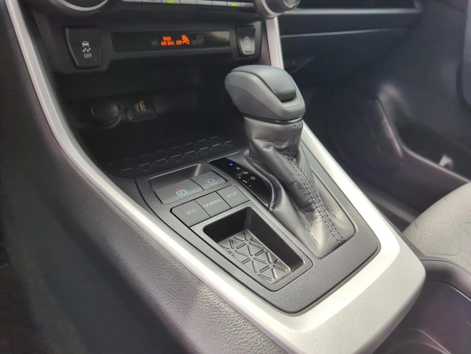 2025 Toyota RAV4 XLE FWD (GS)