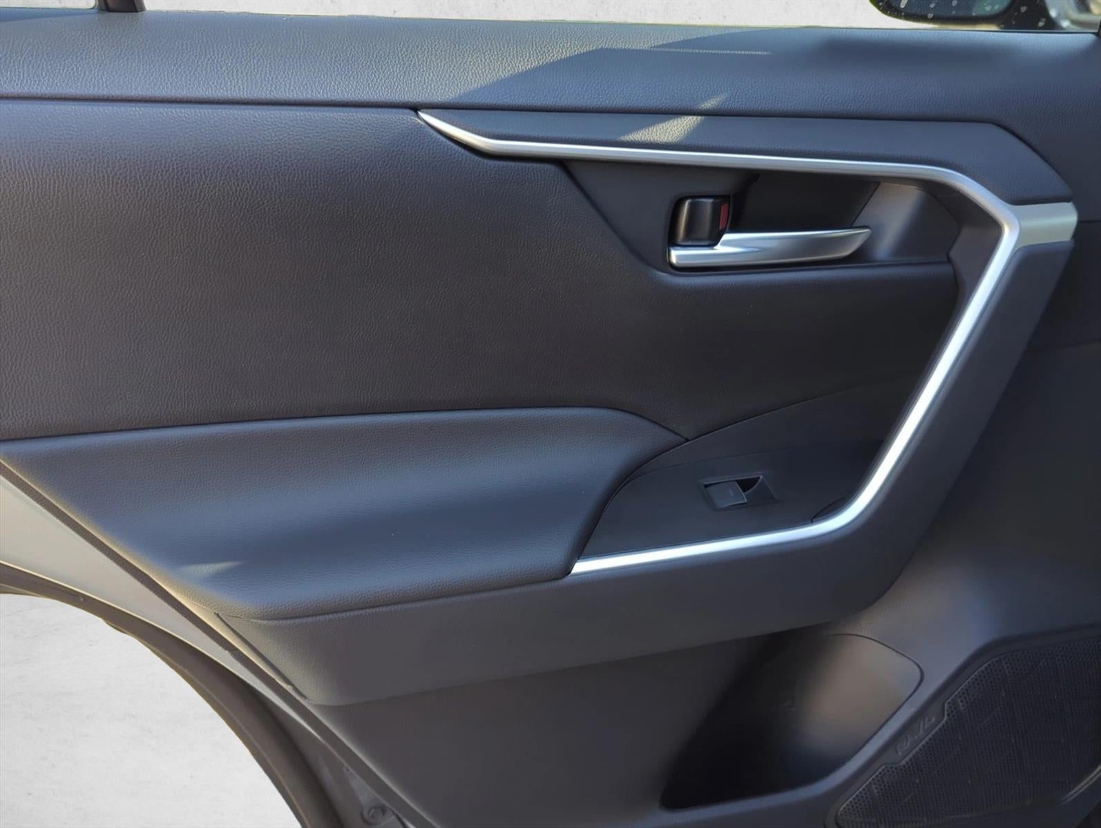 2025 Toyota RAV4 XLE FWD (GS)