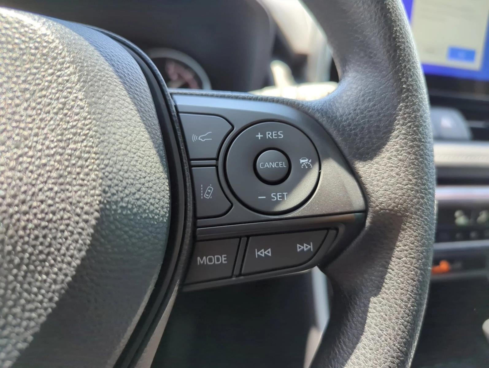 2025 Toyota RAV4 XLE FWD (GS)