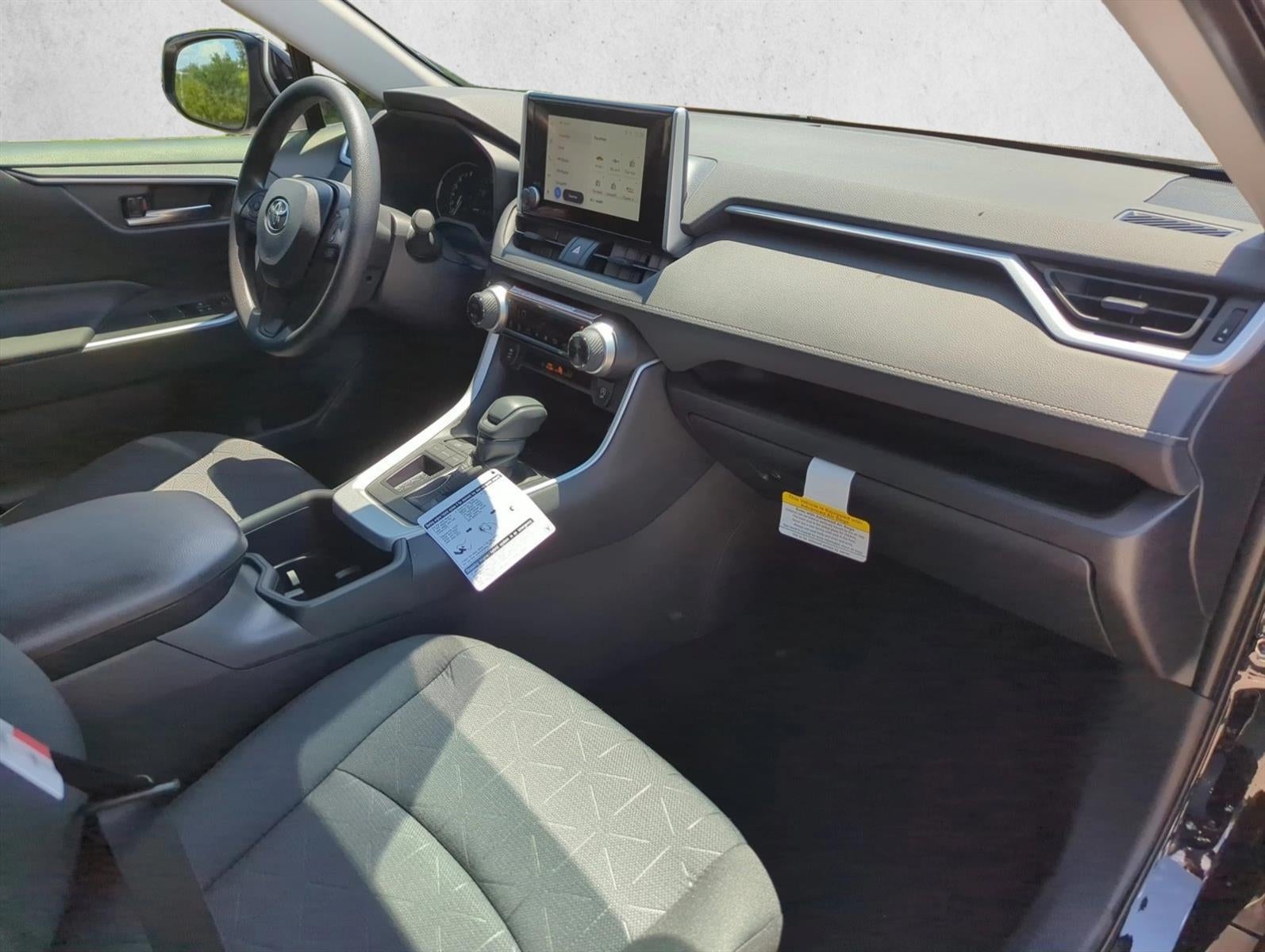 2025 Toyota RAV4 XLE FWD (GS)