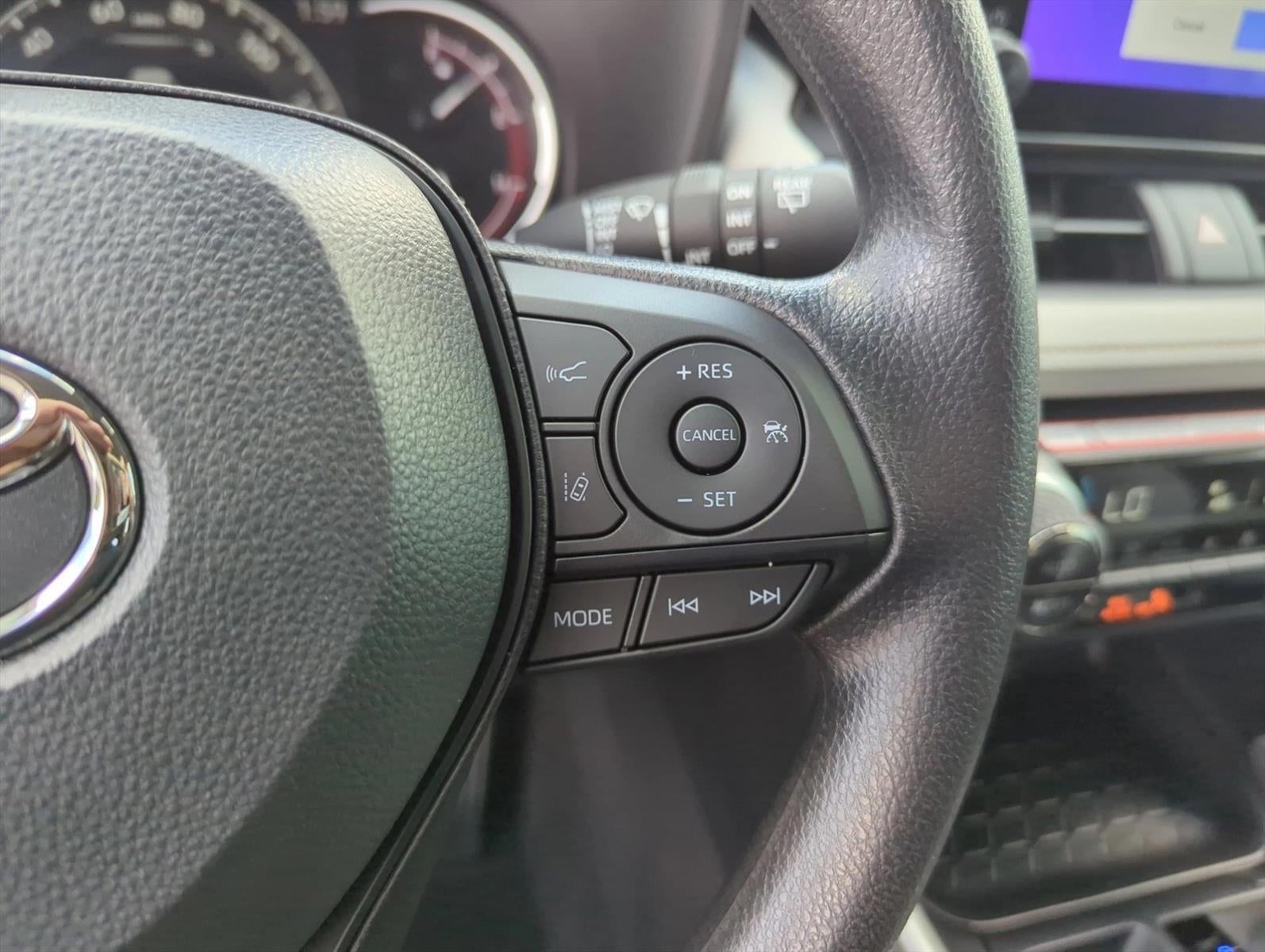 2025 Toyota RAV4 XLE FWD (GS)