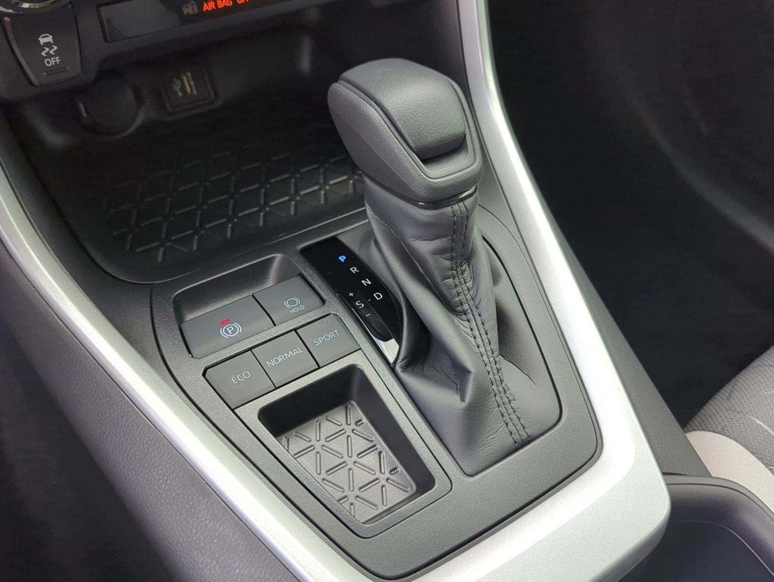 2025 Toyota RAV4 XLE FWD (GS)