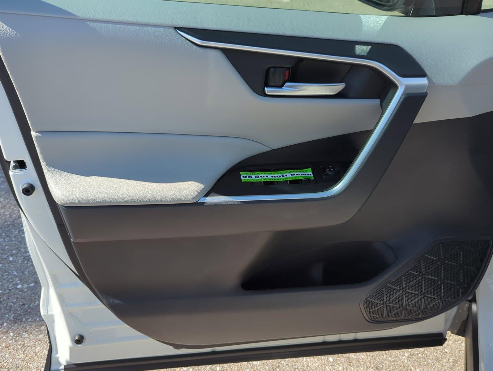 2025 Toyota RAV4 XLE FWD (GS)