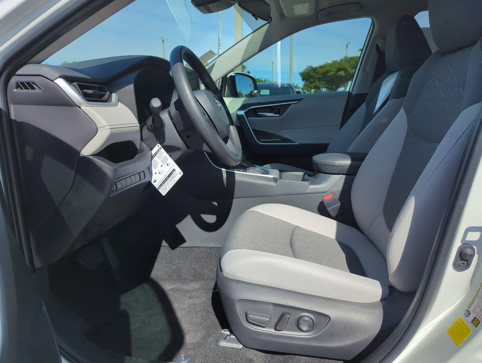 2025 Toyota RAV4 XLE FWD (GS)