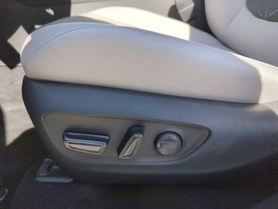 2025 Toyota RAV4 XLE FWD (GS)