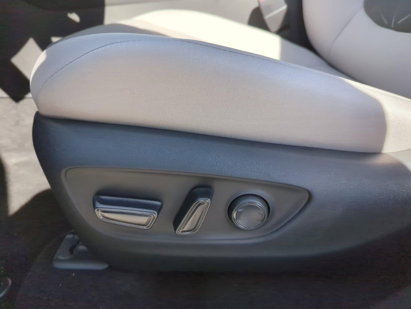 2025 Toyota RAV4 XLE FWD (GS)