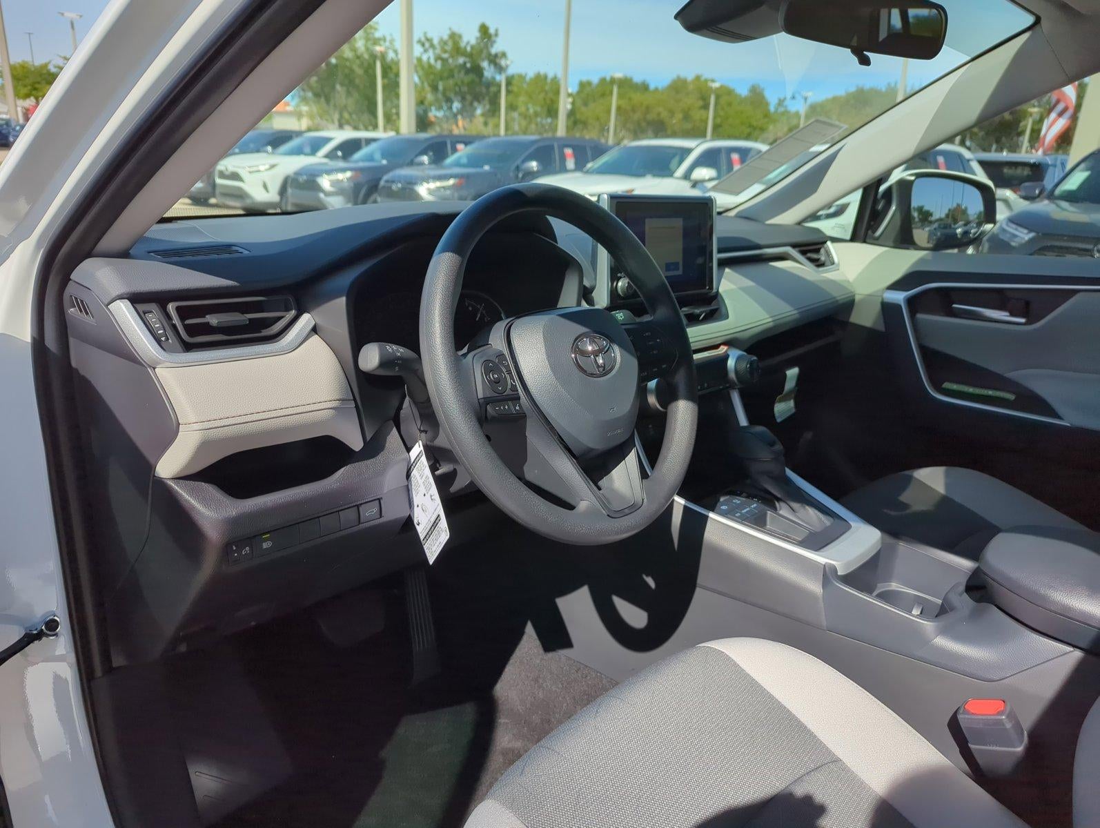 2025 Toyota RAV4 XLE FWD (GS)