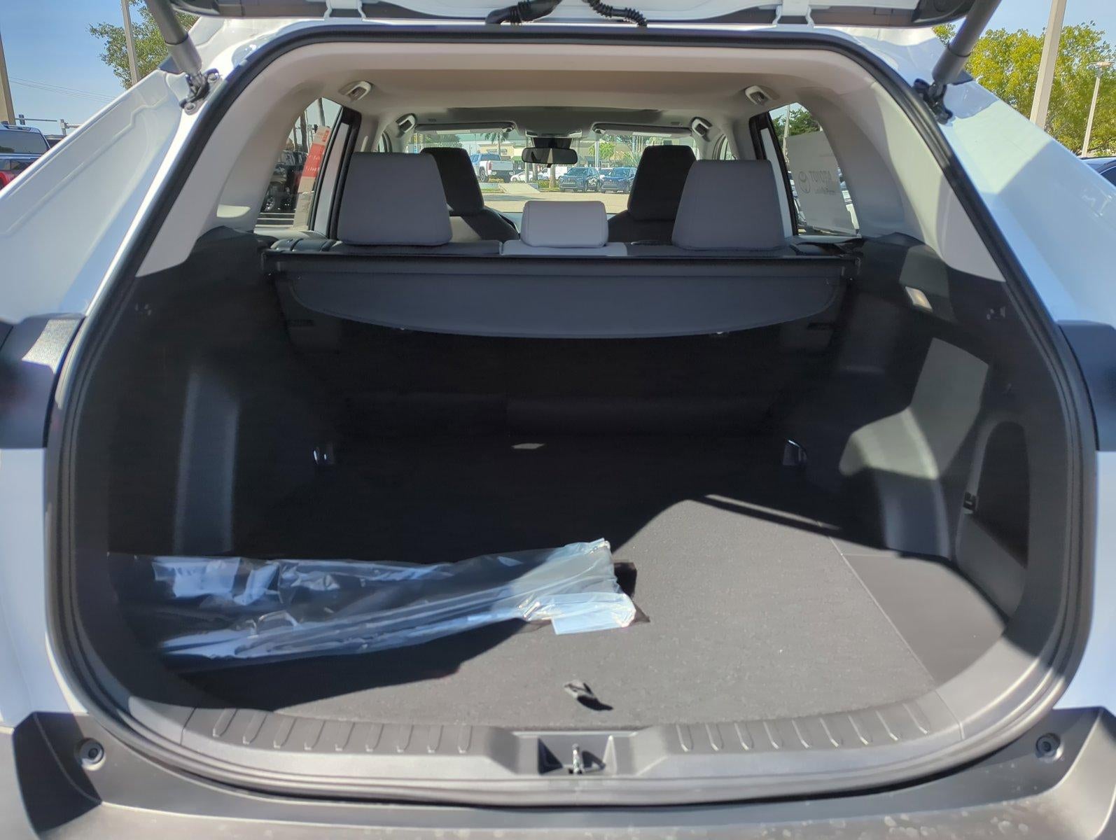 2025 Toyota RAV4 XLE FWD (GS)