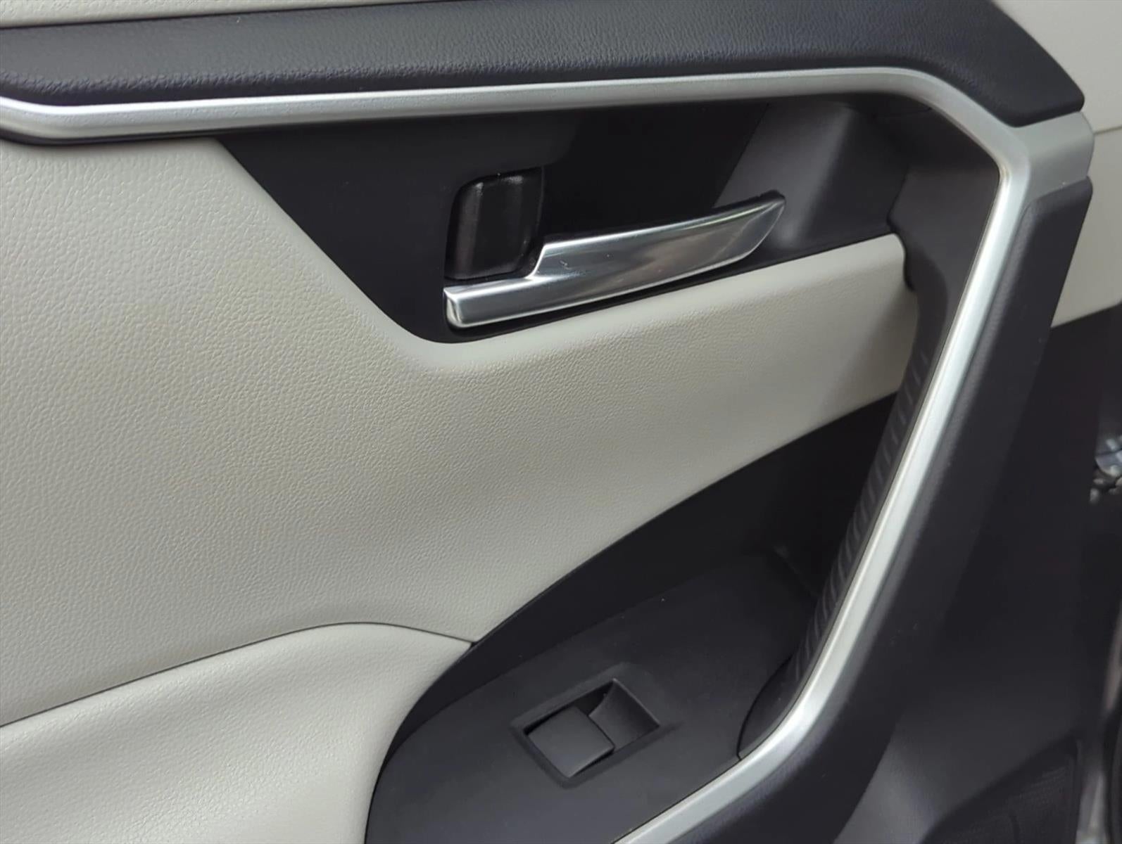 2021 Toyota RAV4 XLE FWD (GS)