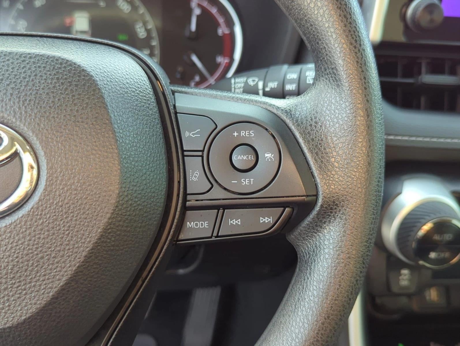 2024 Toyota RAV4 XLE FWD (Natl)