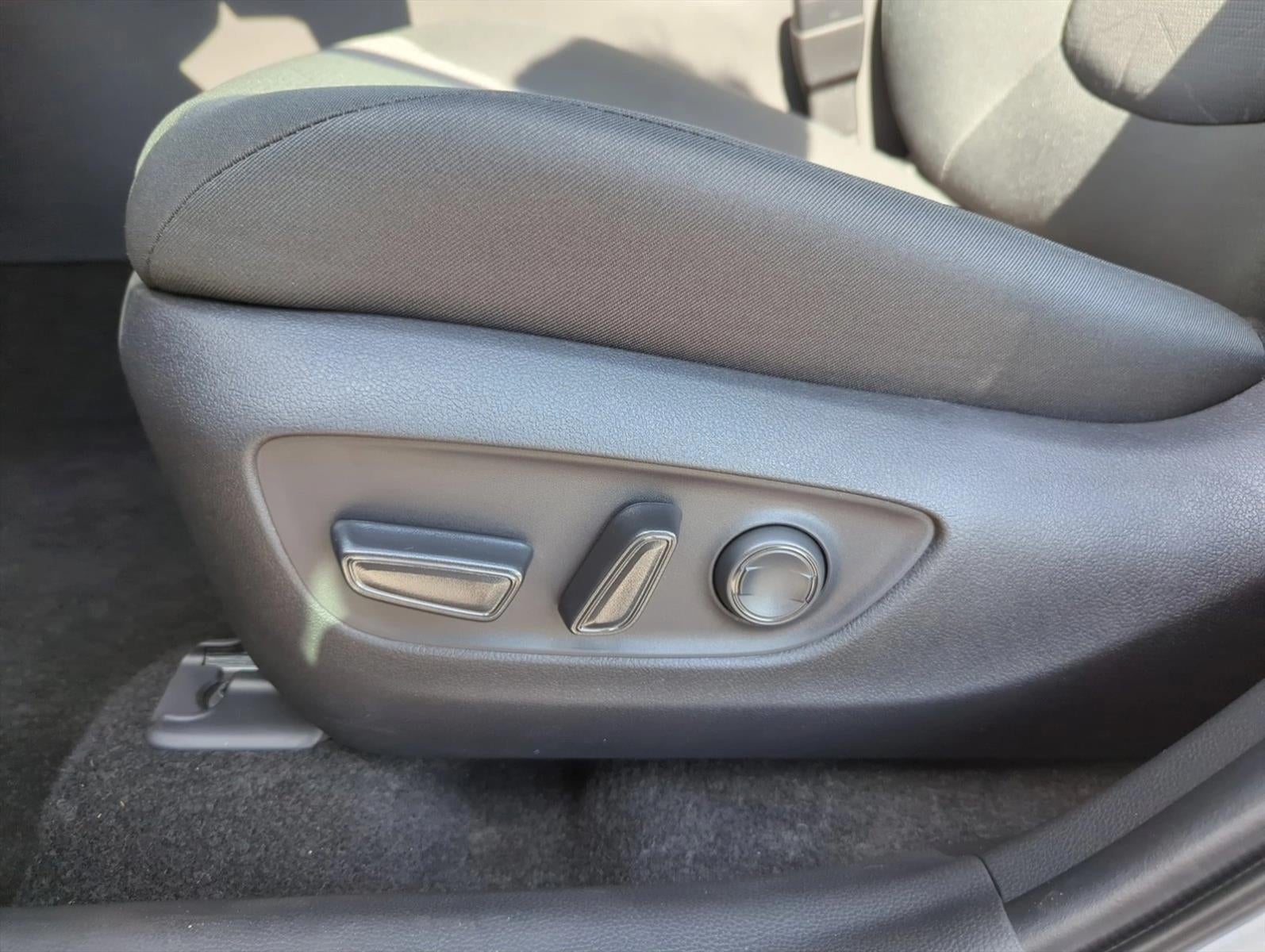 2025 Toyota RAV4 XLE FWD (GS)