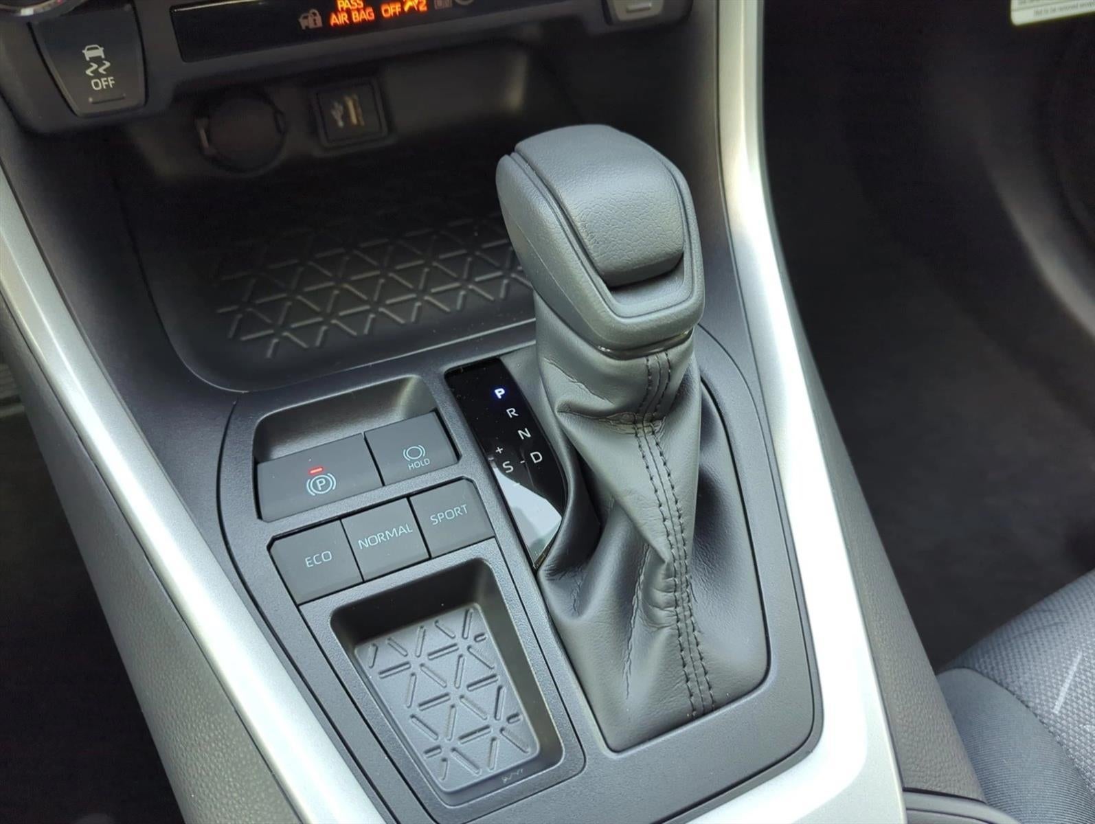 2025 Toyota RAV4 XLE FWD (GS)