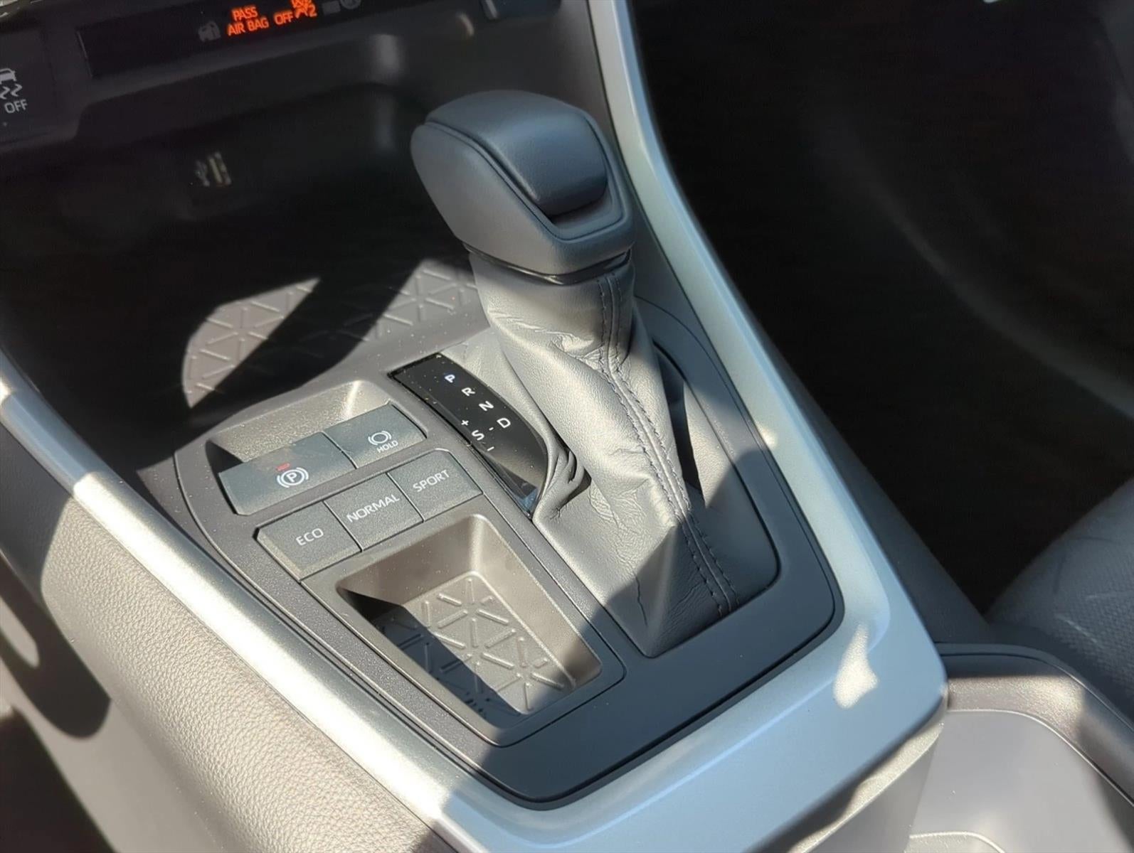 2025 Toyota RAV4 XLE FWD (GS)