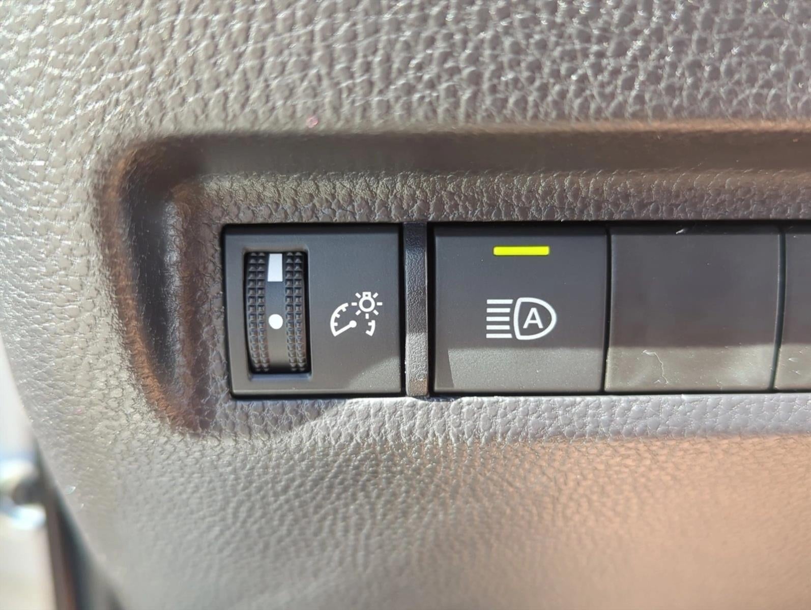 2025 Toyota RAV4 XLE FWD (GS)