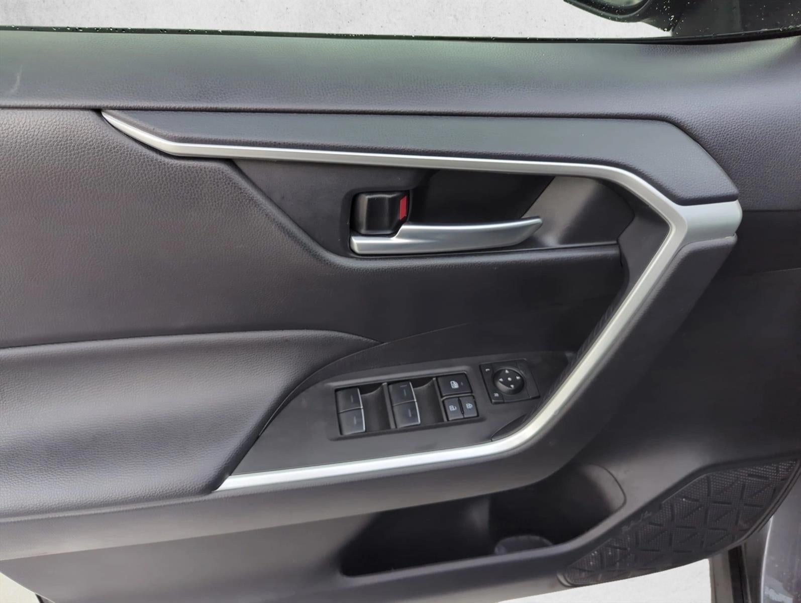 2025 Toyota RAV4 XLE FWD (GS)