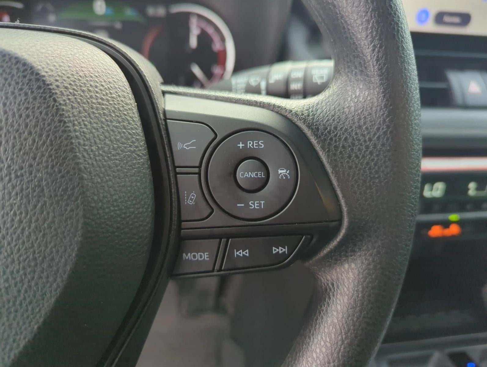 2025 Toyota RAV4 XLE FWD (GS)