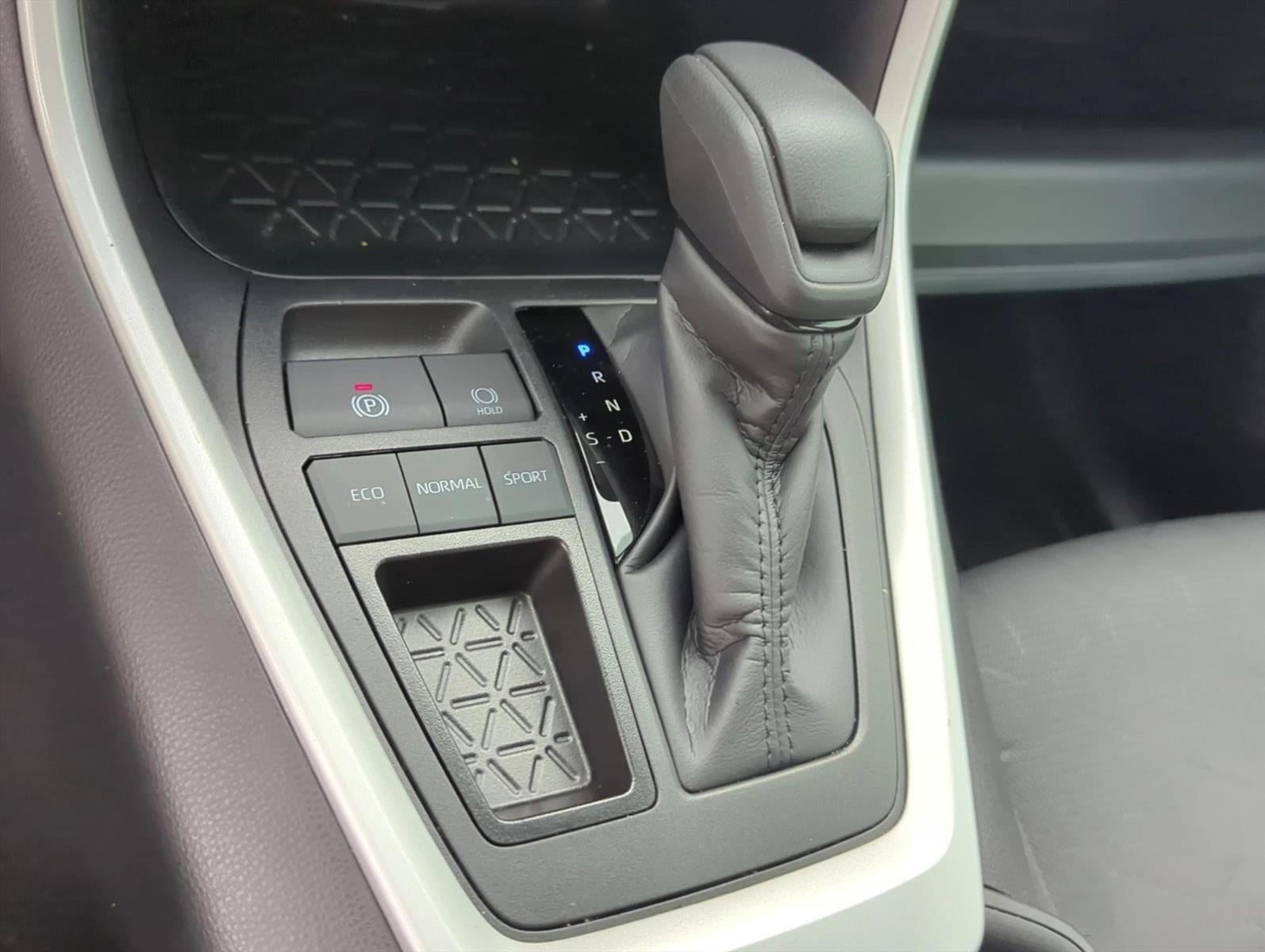 2025 Toyota RAV4 XLE FWD (GS)