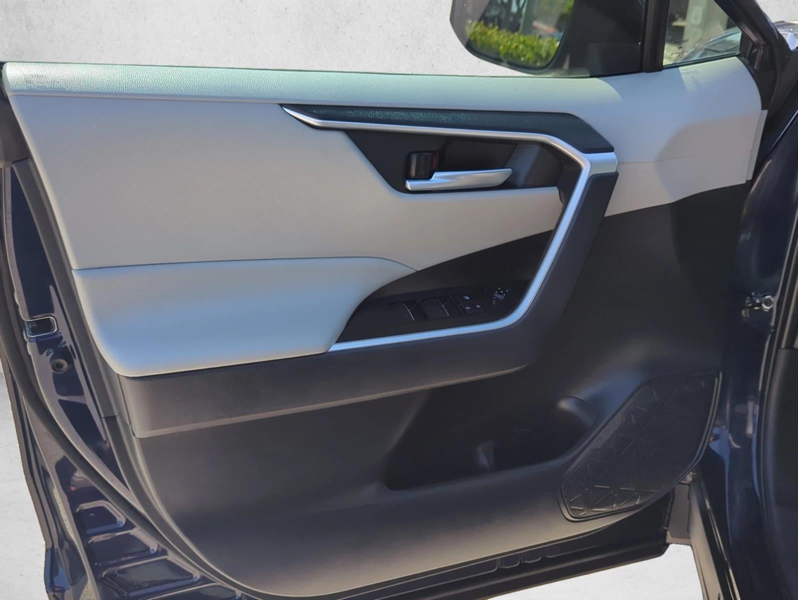 2025 Toyota RAV4 XLE FWD (Natl)