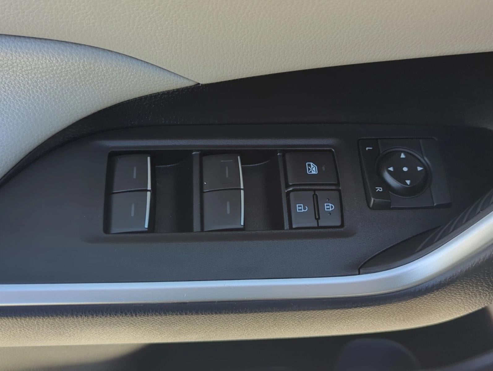 2025 Toyota RAV4 XLE FWD (Natl)