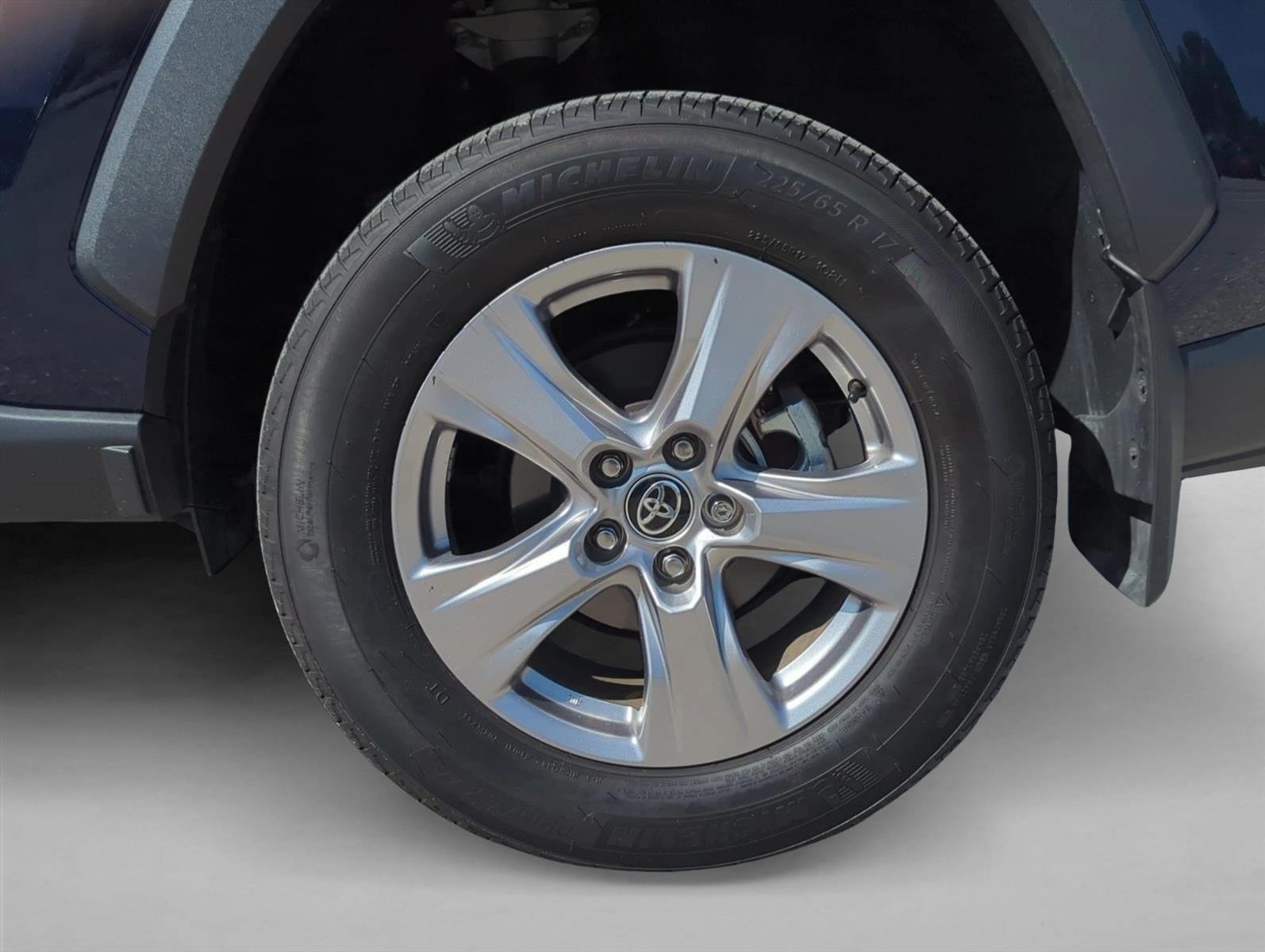 2025 Toyota RAV4 XLE FWD (Natl)