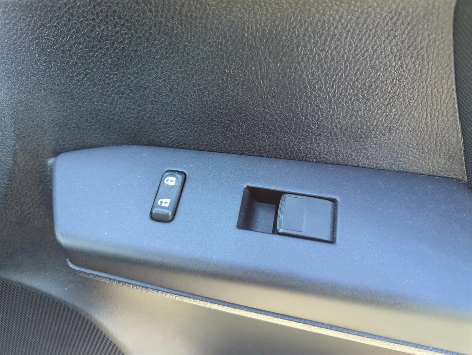 2017 Toyota RAV4 LE FWD (GS)