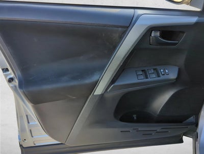 2017 Toyota RAV4 LE FWD (GS)