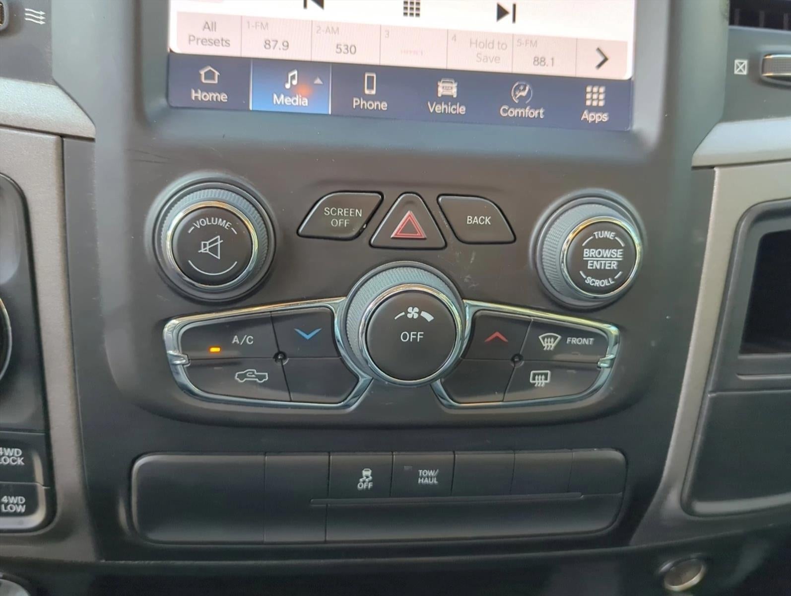 2022 RAM 1500 Classic Tradesman 4x4 Reg Cab 6'4" Box