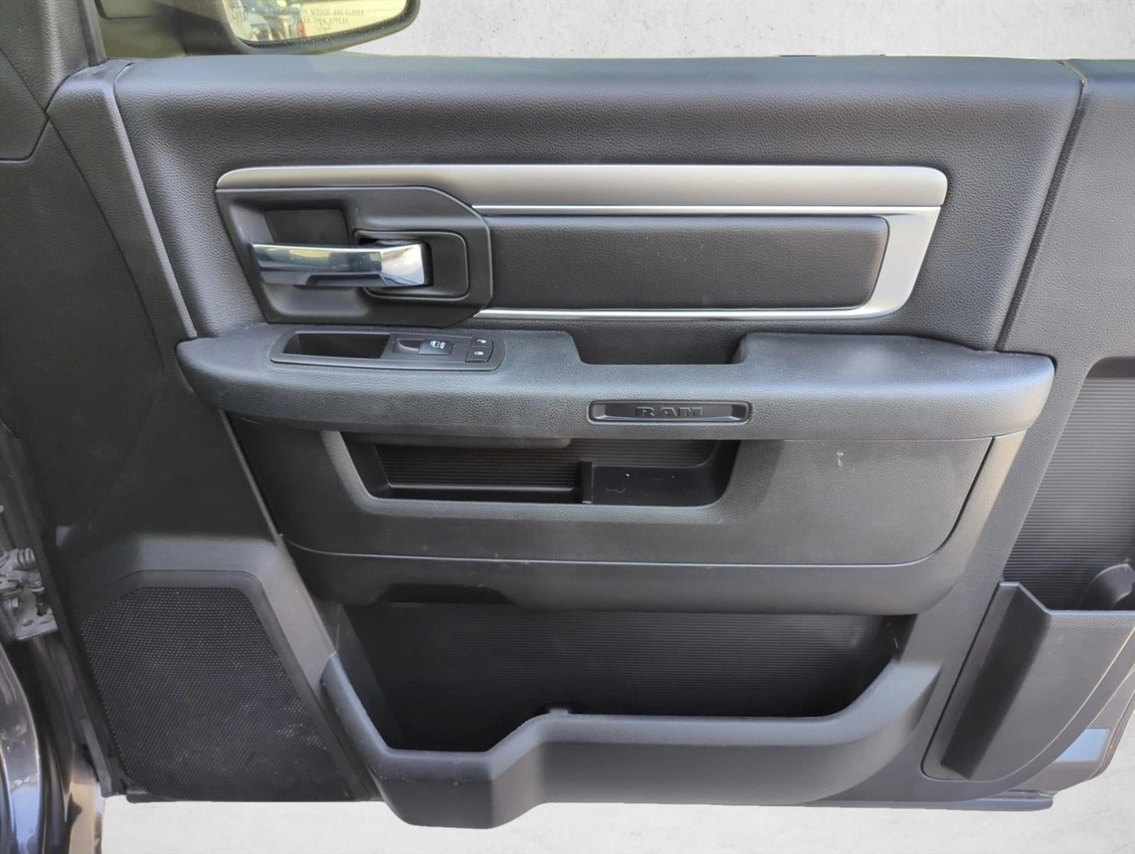 2022 RAM 1500 Classic Tradesman 4x4 Reg Cab 6'4" Box