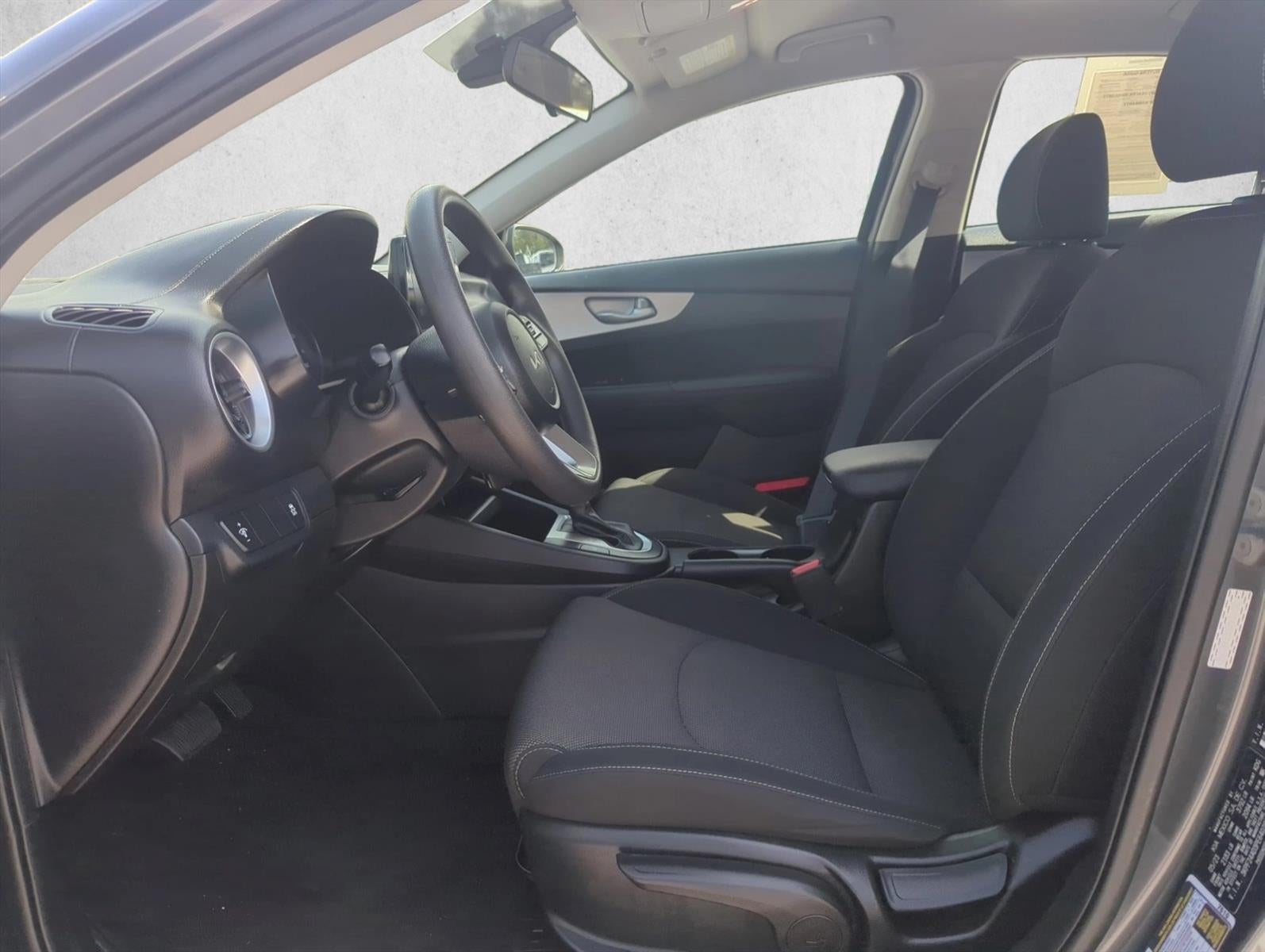 2023 Kia Forte LXS IVT