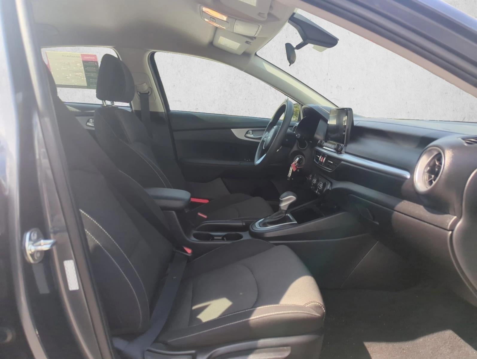 2023 Kia Forte LXS IVT