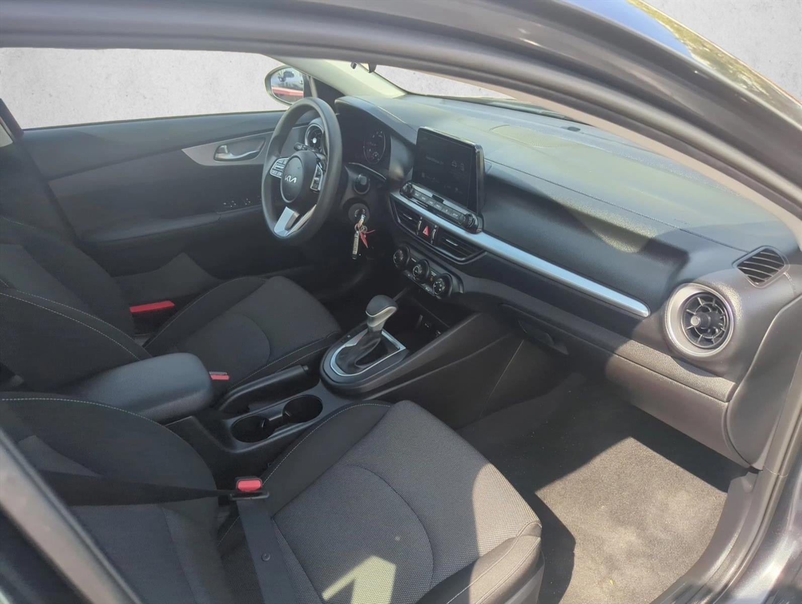 2023 Kia Forte LXS IVT