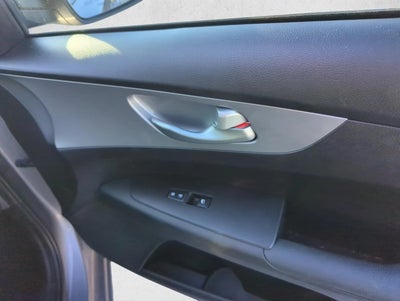 2023 Kia Forte LXS IVT