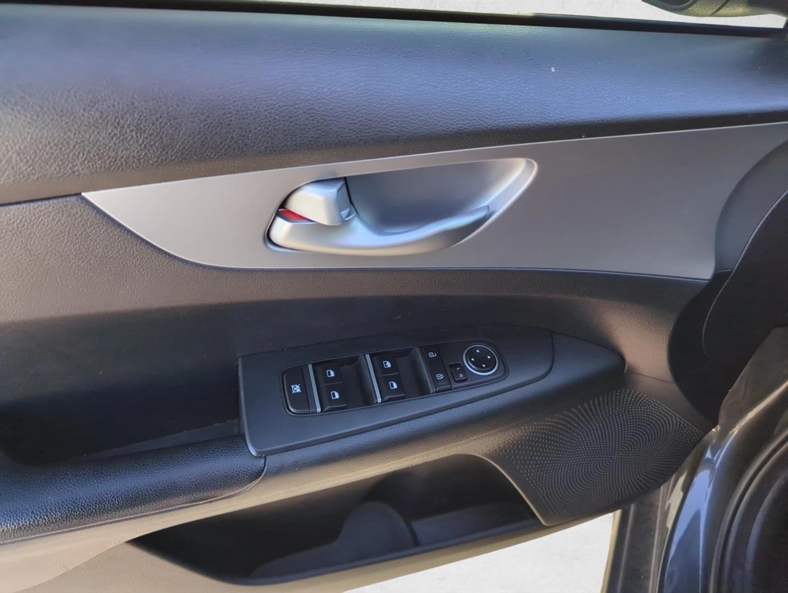 2023 Kia Forte LX IVT