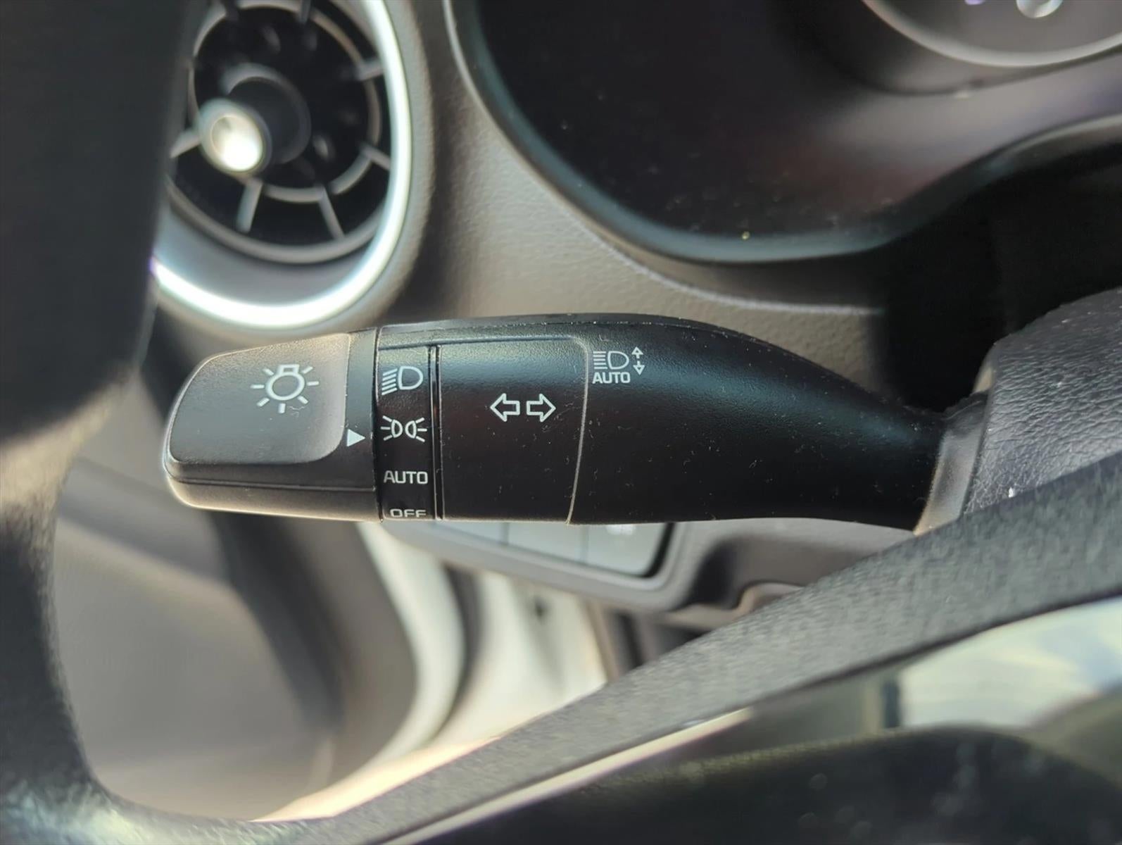 2023 Kia Forte LXS IVT