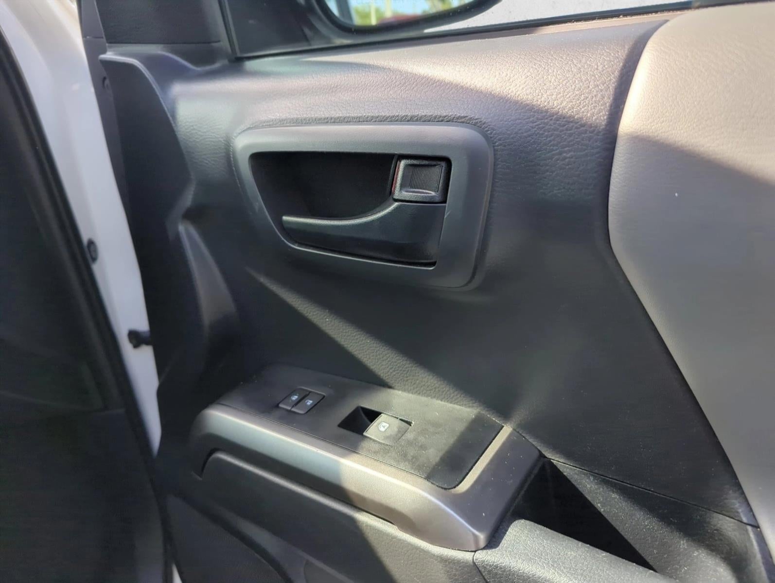 2023 Toyota Tacoma 2WD 2WD SR5 Double Cab 5' Bed V6 AT (GS)