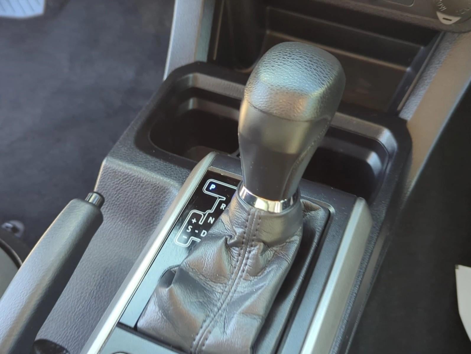 2020 Toyota Tacoma 2WD 2WD SR5 Double Cab 5' Bed V6 AT (GS)