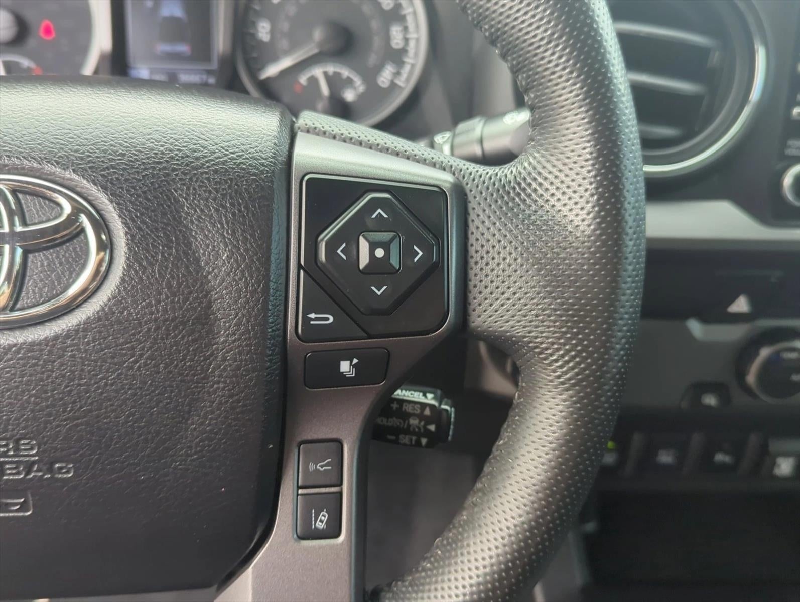 2022 Toyota Tacoma 2WD 2WD TRD Off Road Double Cab 5' Bed V6 AT (Natl)