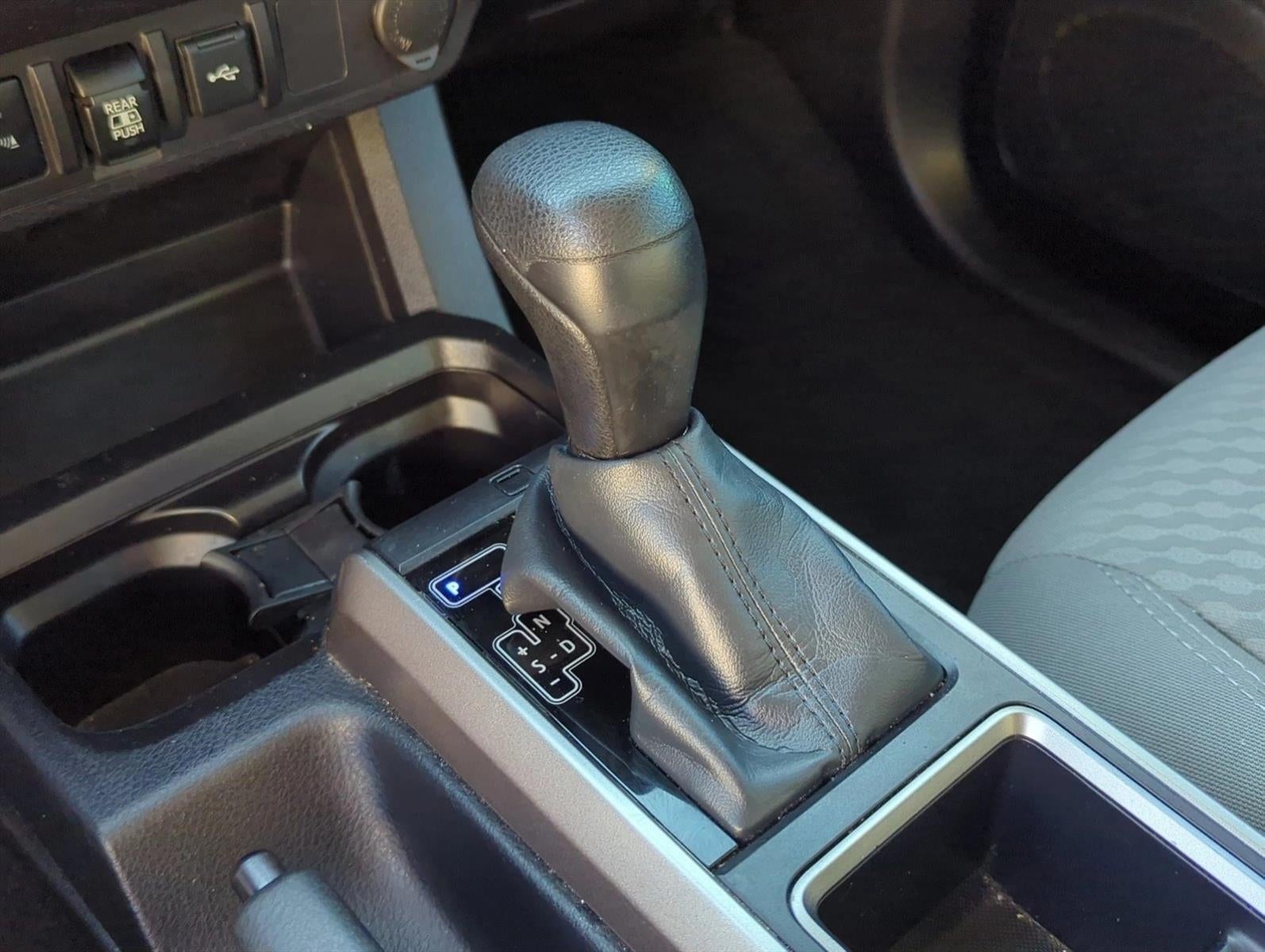 2022 Toyota Tacoma 2WD 2WD SR5 Double Cab 5' Bed V6 AT (GS)