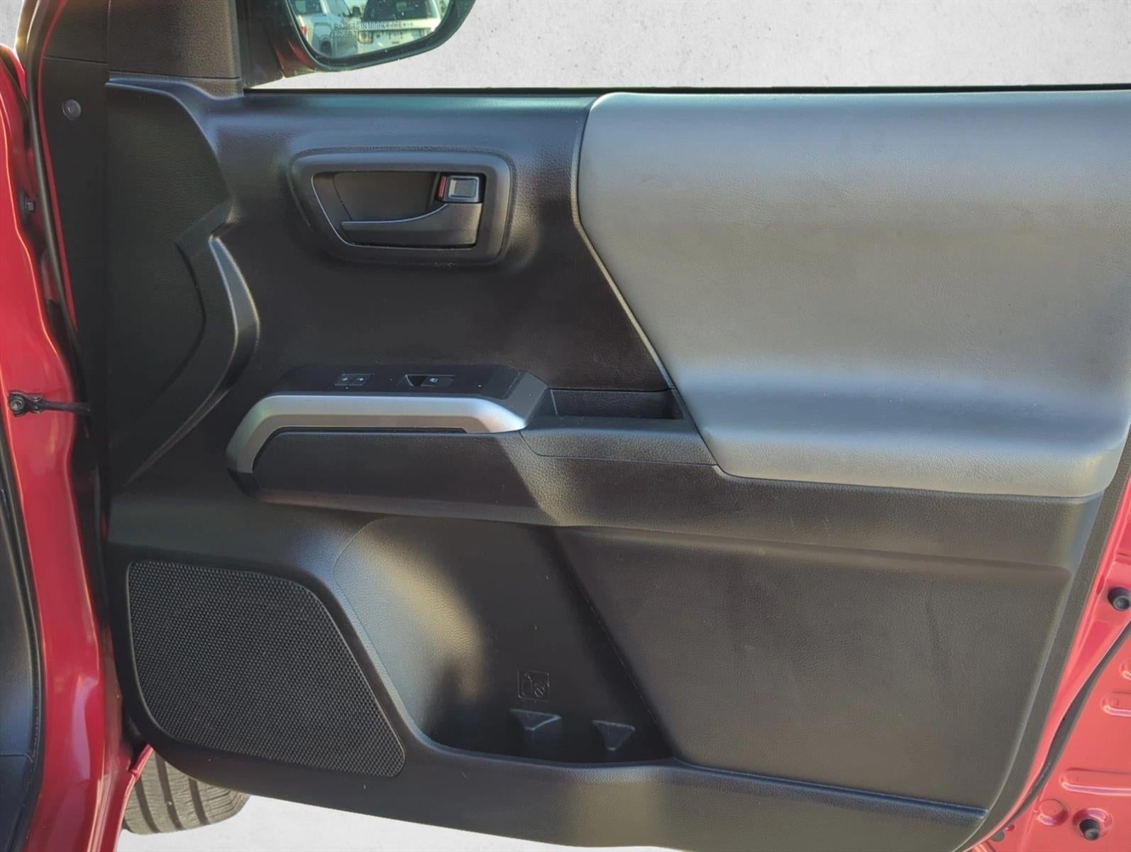 2022 Toyota Tacoma 2WD 2WD SR5 Double Cab 5' Bed V6 AT (GS)
