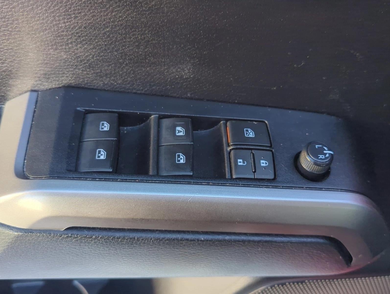 2022 Toyota Tacoma 2WD 2WD SR5 Double Cab 5' Bed V6 AT (GS)