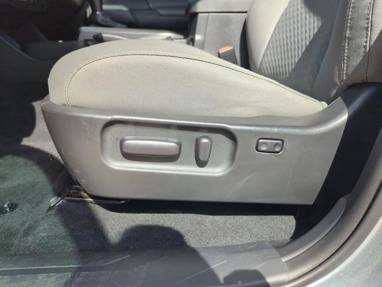 2022 Toyota Tacoma 2WD 2WD SR5 Double Cab 5' Bed V6 AT (GS)
