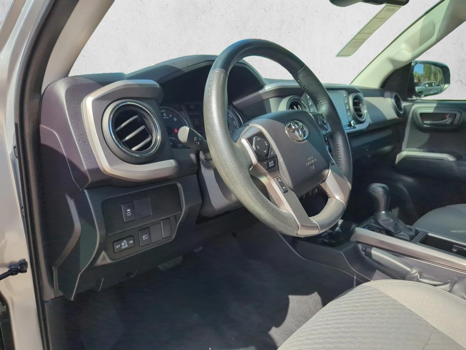 2022 Toyota Tacoma 2WD 2WD SR5 Double Cab 5' Bed V6 AT (GS)